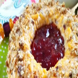 Pecan Cheddar Cheese Ring with Strawberry Preserves_image