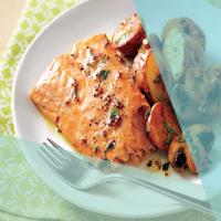 Roasted Salmon With Potatoes and Mushrooms_image