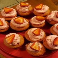 Triple Strawberry Cheesecake Cupcakes_image