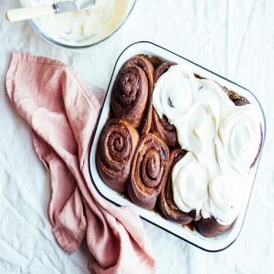 Jiffy Cinnamon Rolls with Cream Cheese Frosting_image
