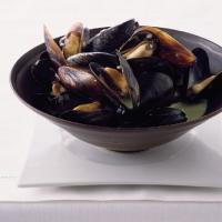 Mussels with Basil Cream_image