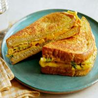 Egg and Cheese Bread Omelet_image