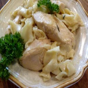 BONNIE'S CHICKEN ROSEMARY WITH GARLIC EGG NOODLES_image