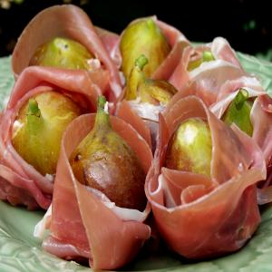 Fresh Figs Stuffed and Wrapped With Prosciutto_image