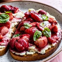 Roasted Strawberry Ricotta Toast_image