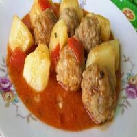 Meatballs with Potatoes and Sauce_image