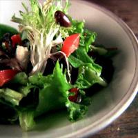 Mixed Green Salad with Sherry Vinaigrette_image