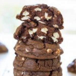 Soft and Chewy Nutella White Chocolate Chip Cookies_image