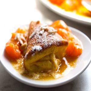 Soufflé Omelet With Apricot Sauce_image