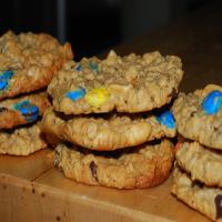 Oats and Peanut Butter Giant Cookies_image