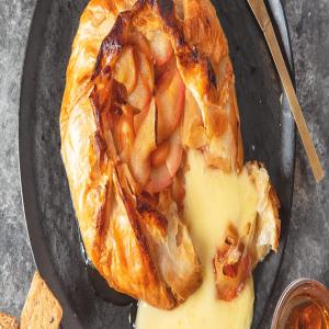 Apples-and-Honey Baked Brie image