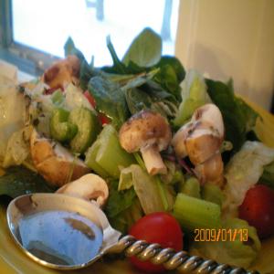 Green Salad With Herb Vinaigrette_image