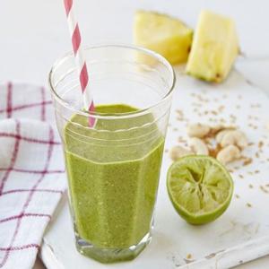 Minty pineapple smoothie image