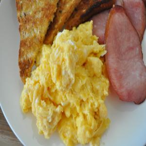 Cheesy Scrambled Eggs_image