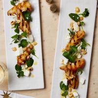 Griddled pears with goat's cheese & hazelnut dressing_image