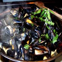 Thai Steamed Mussels image