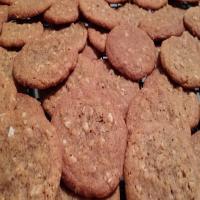 Crisp & Chewy Molasses Cookies_image