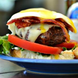 Egg Burger with Bacon and Chipotle May_image