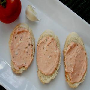 Canapes with Garlicky Tomato Spread image