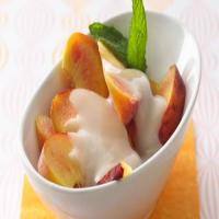 Fresh Peaches with Amaretto Sauce_image