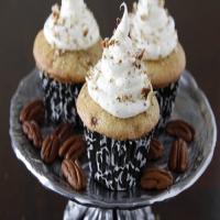 Cinnamon Roll Cupcakes with Cream Cheese Frosting and Pecans_image