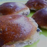Whole Wheat Rolls With Currants and Toasted Walnuts_image