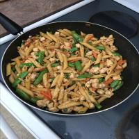 Chicken and Snow Pea Pasta image