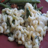 Three-Cheese Macaroni With Spinach image