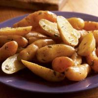 Braised Fingerling Potatoes with Thyme & Butter_image