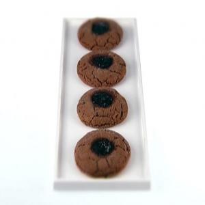 Peanut Butter Cookies with Blackberry Jam_image