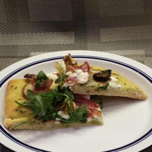 Goat Cheese, Pear, and Bacon Pizza with Pesto Sauce_image