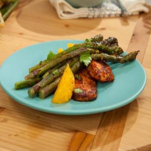 Roasted Ginger Asparagus with Pan-Seared Pasilla-Rubbed Cheese_image