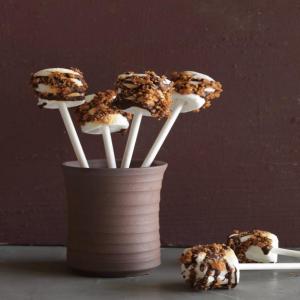 Marshmallow S'mores Pops_image