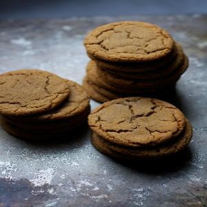Easy Molasses Crinkle Cookies_image
