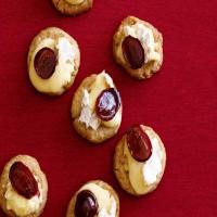 Peanut Butter Crackers With Glazed Grapes_image
