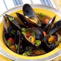 Steamed Mussels with Peppers_image