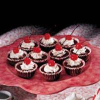 Easy Chocolate Cherry Cheesecups_image