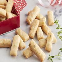 PHILLY Parmesan-Thyme Snack Crackers image