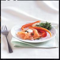 Smoked Salmon Platter with Dill Sour Cream_image