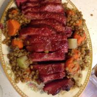 Glazed Corned Beef with Lentils_image