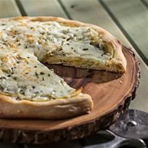 Creamy Rosemary, Garlic and Potato Pizza_image