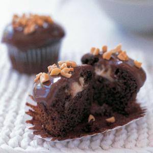 Chocolate Peanut Butter Mousse?Filled Cupcakes_image
