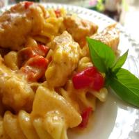 Pasta With Chicken and Pepper-Cheese Sauce_image