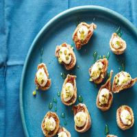 Figs with Ricotta, Pistachio, and Honey_image