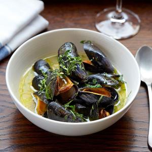 Mussels with sake, coriander & olive oil image
