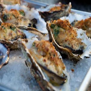 Grilled Oysters Rockefeller with Baby Spinach Bacon Fondue_image