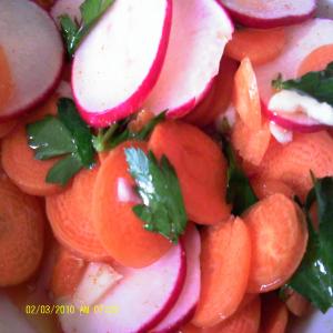 Carrot Radish Salad With Dressing_image