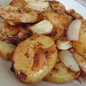 Roasted Potatoes and Onions - Easy and Delicious_image