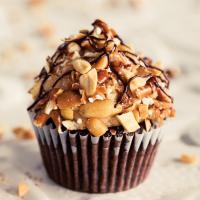 Chocolate Peanut Butter Pretzel Cupcakes_image