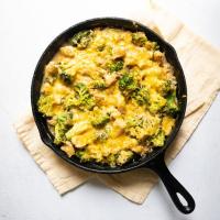 One-Skillet Cheesy Chicken and Broccoli Casserole_image